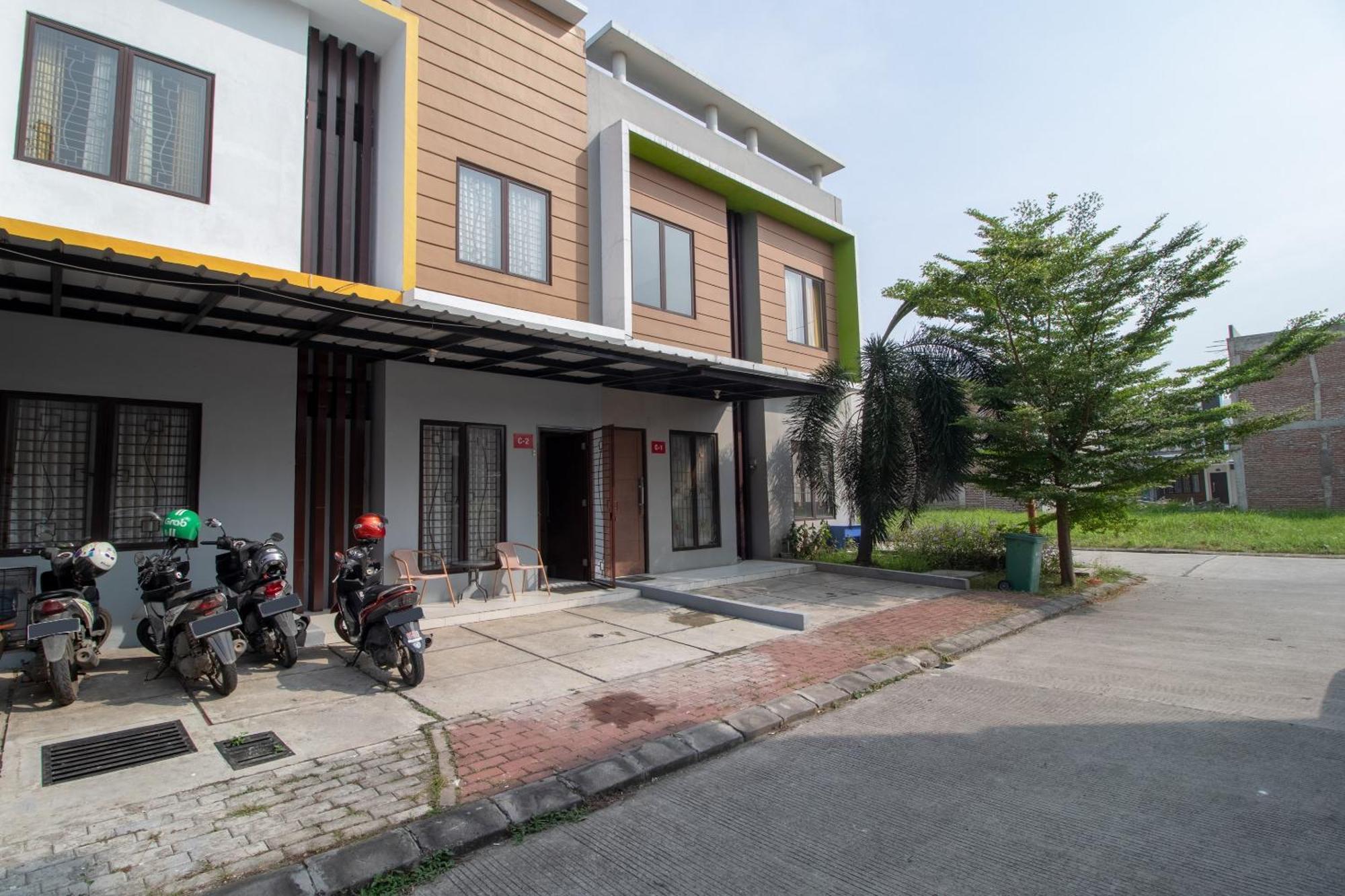 Oyo 3253 Sofia Residence Telukjambe Exteriér fotografie